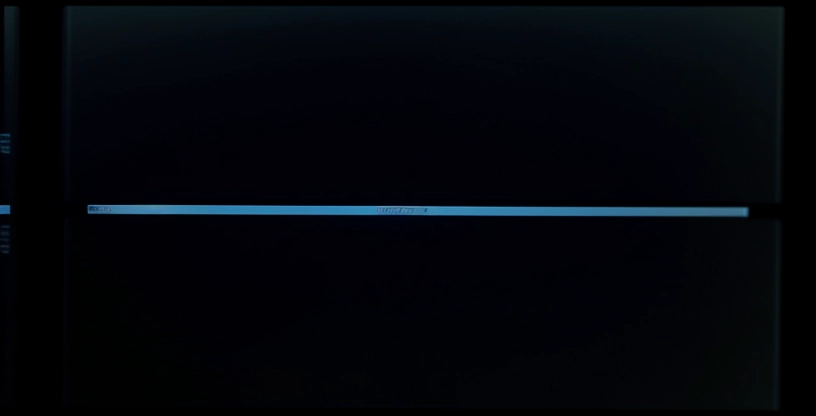 layar monitor menampilkan 16 grid cctv resolusi tinggi di ruang kontrol