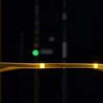 Infrastruktur fisik kabel patch cord kuning serat optik kepadatan tinggi di dalam ruang interkoneksi Meet-Me Room Data Center