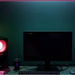 Suasana warnet kafe dengan pelanggan bermain game tanpa lag